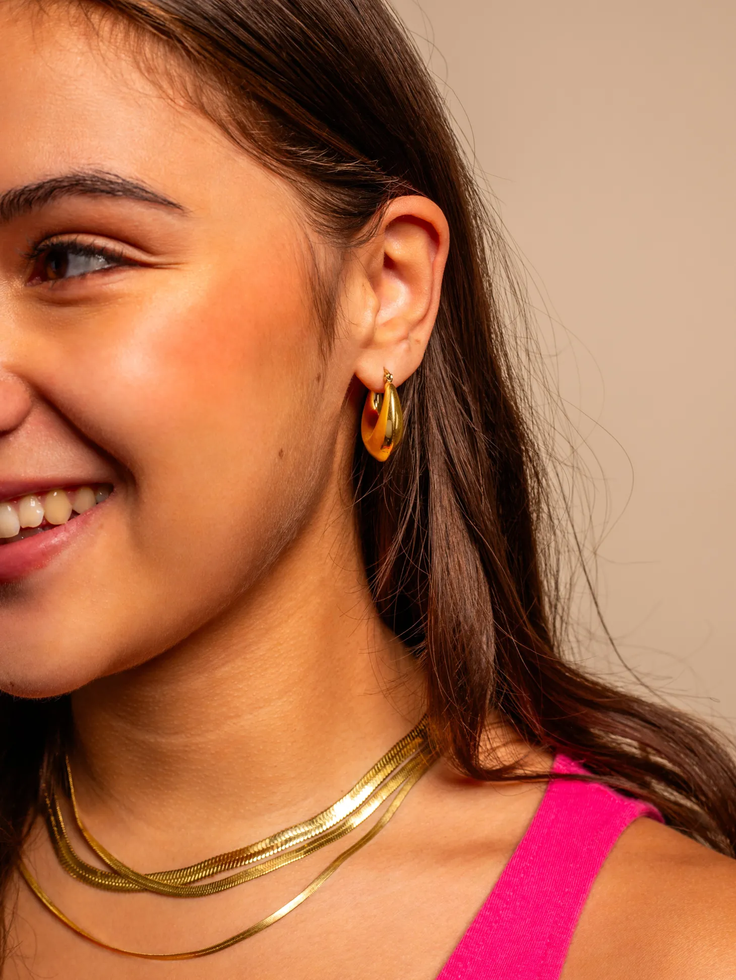 chunky_oorbellen_goud_1.webp Chunky oorbellen goud