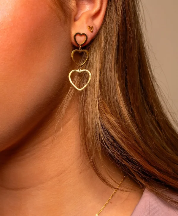 Drie hangende hartjes goud