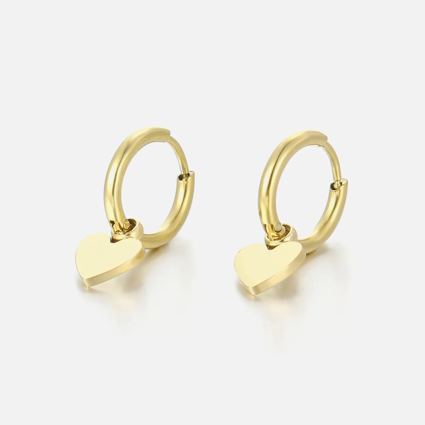 oorbellen_kleine_hart_gou_0.webp Oorbellen kleine hart goud