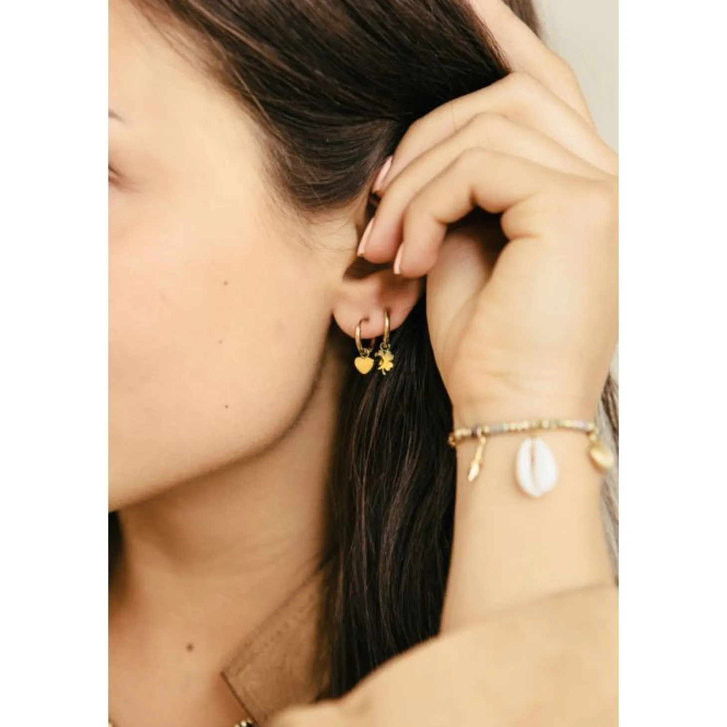 oorbellen_kleine_hart_gou_2.webp Oorbellen kleine hart goud