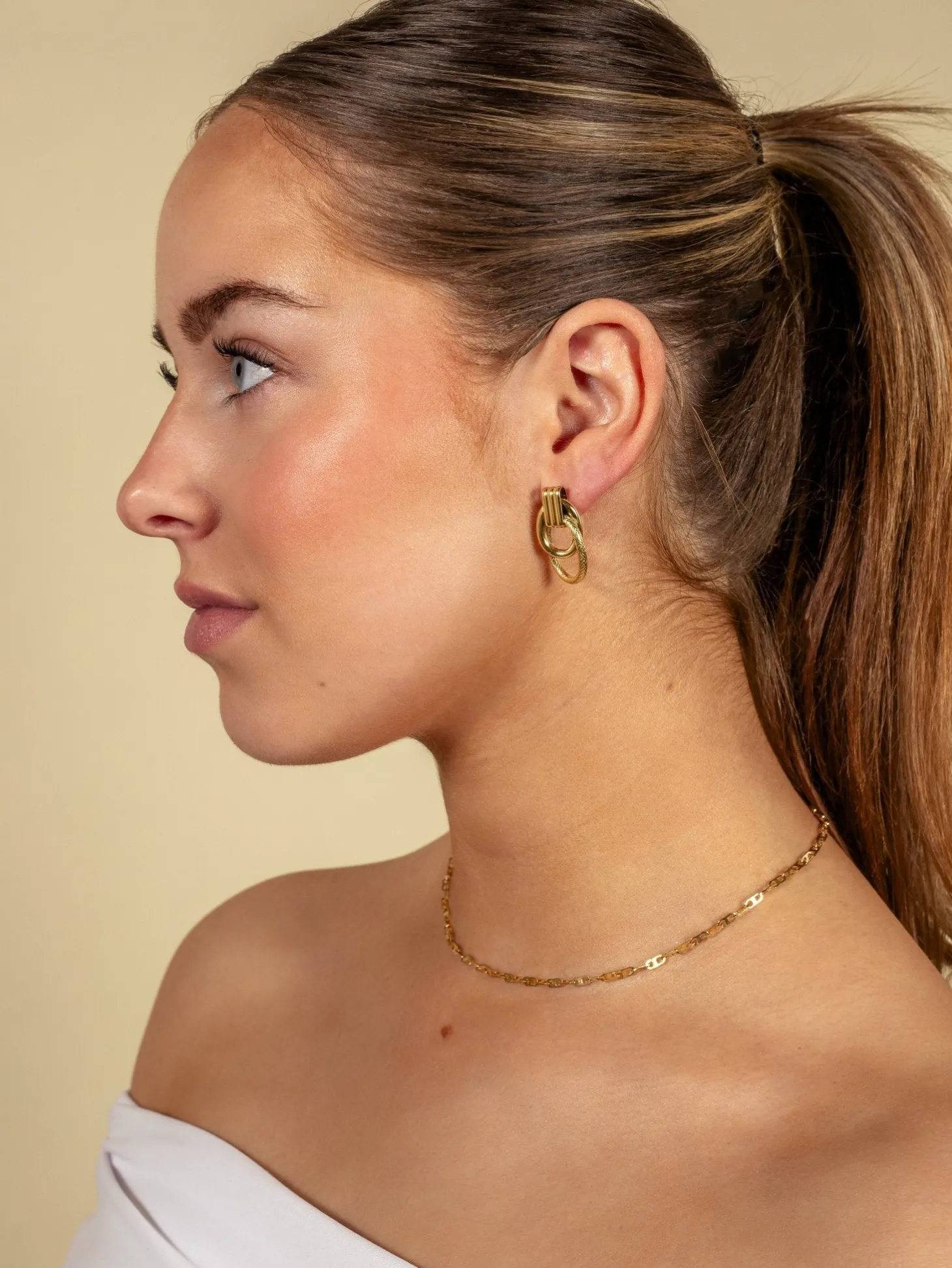 oorbellen_lux_ovaal_goud_1.webp Oorbellen lux ovaal goud