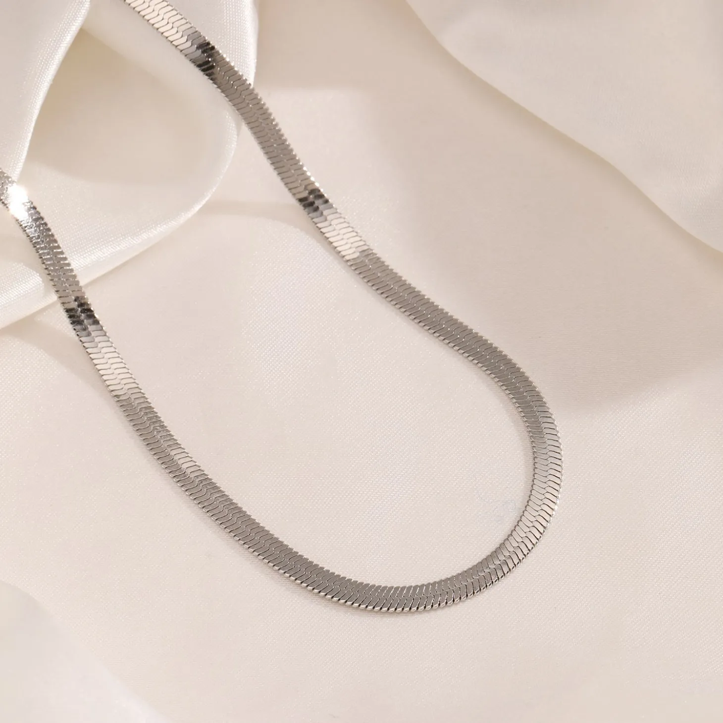 platte_ketting_mm_zilver_0-1.webp Platte ketting 4mm zilver